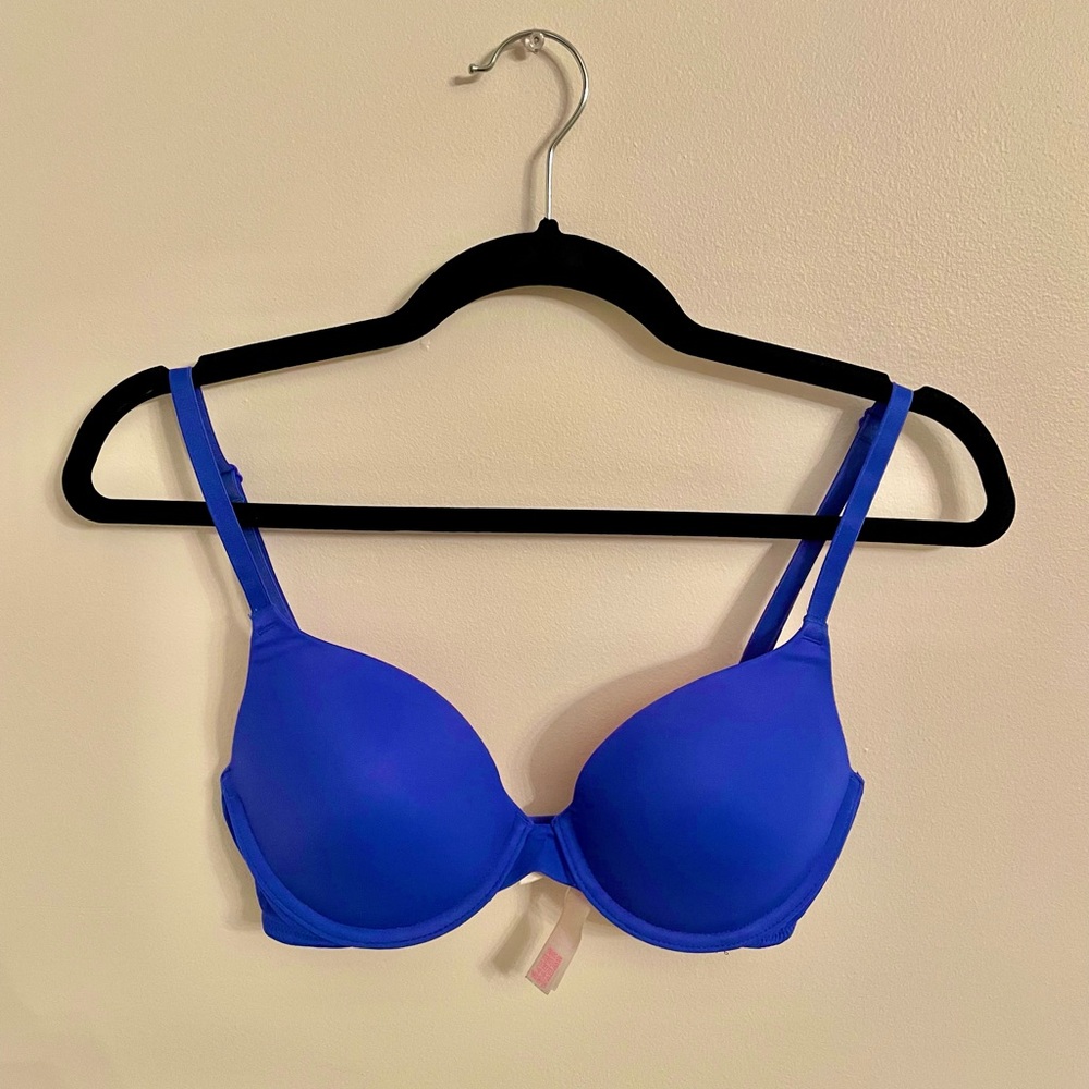 PINK Wear Everywhere T-Shirt Lightly Lined Bra in Blue 32C